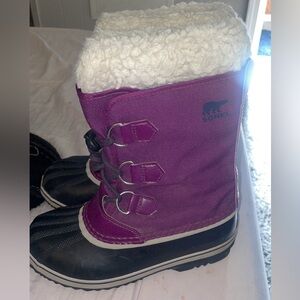 Sorel Kids Boots in Plum and Black